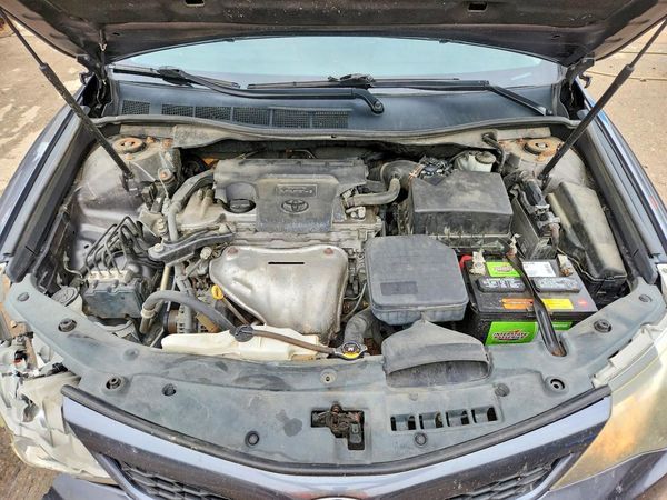 2012 TOYOTA CAMRY — Engine bay