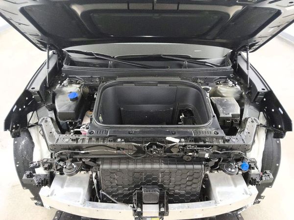2026 KIA EV9 Light LR — Engine bay