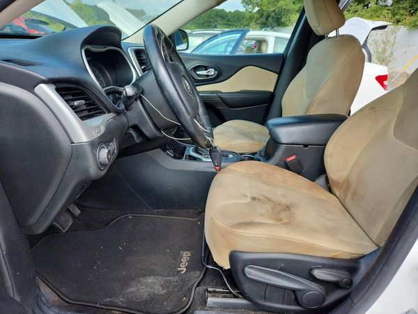 2015 JEEP CHEROKEE Latitude — DENT