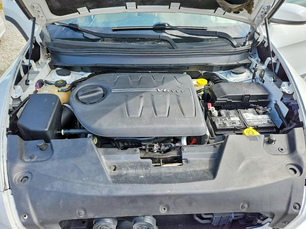 2015 JEEP CHEROKEE Latitude — Engine bay