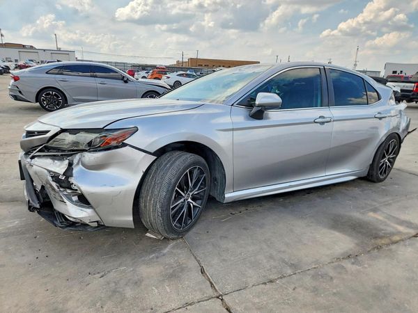 2021 TOYOTA CAMRY SE — Front 3/4