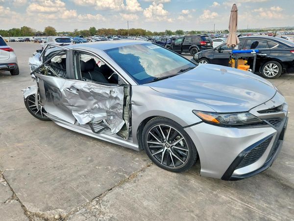 2021 TOYOTA CAMRY SE — Passenger 3/4