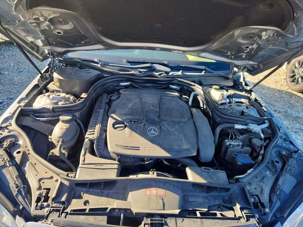 2014 MERCEDES-BENZ E E350 — Engine bay