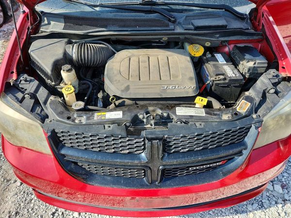 2015 DODGE GRAND CARAVAN SE — Engine bay