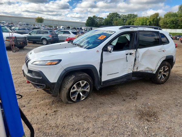 2016 JEEP CHEROKEE Trailhawk — Front 3/4