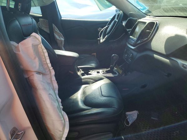 2016 JEEP CHEROKEE Trailhawk — DENT