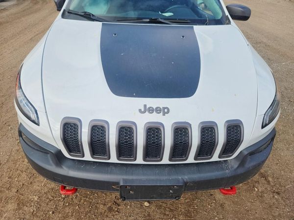 2016 JEEP CHEROKEE Trailhawk — Engine bay