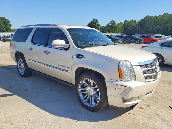 2014 CADILLAC ESCALADE ESV Platinum — Passenger 3/4