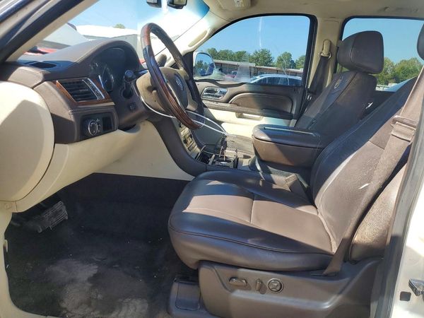 2014 CADILLAC ESCALADE ESV Platinum — DENT