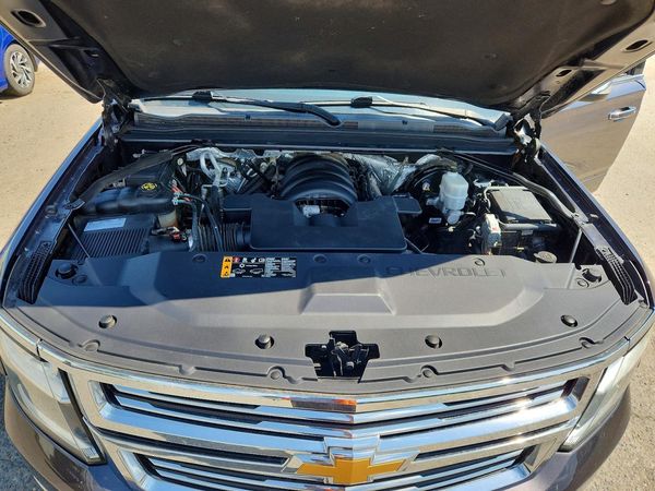 2017 CHEVROLET TAHOE Premier — Engine bay
