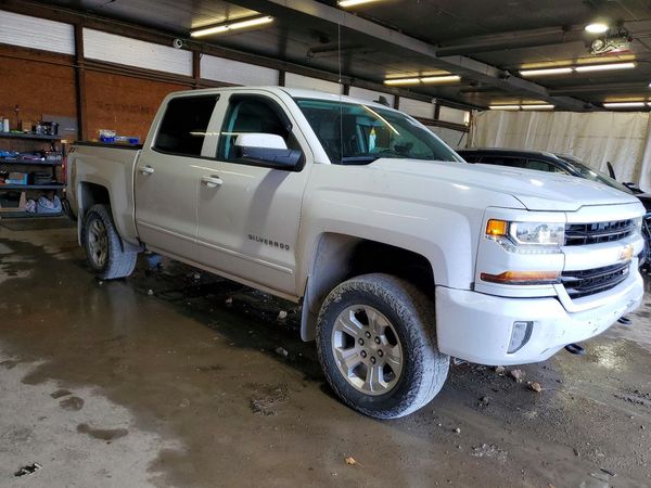 2018 CHEVROLET SILVERADO LT — Passenger 3/4