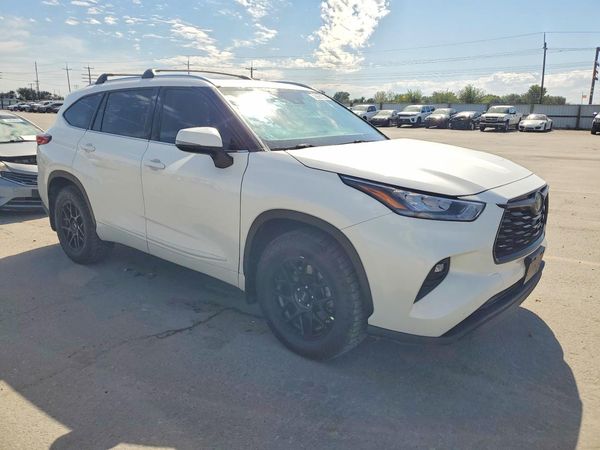 2020 TOYOTA HIGHLANDER XLE Nav — Passenger 3/4