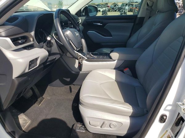 2020 TOYOTA HIGHLANDER XLE Nav — DENT