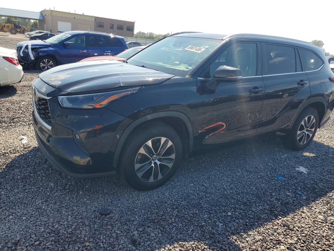 2023 TOYOTA HIGHLANDER — Front 3/4