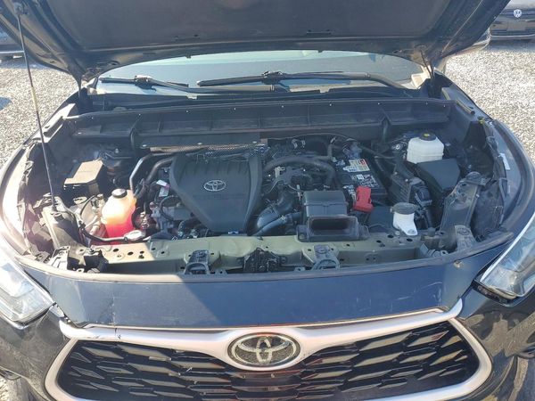 2023 TOYOTA HIGHLANDER — Engine bay
