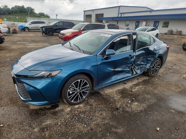 2025 TOYOTA CAMRY — Front 3/4