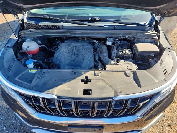 2024 KIA CARNIVAL — Engine bay