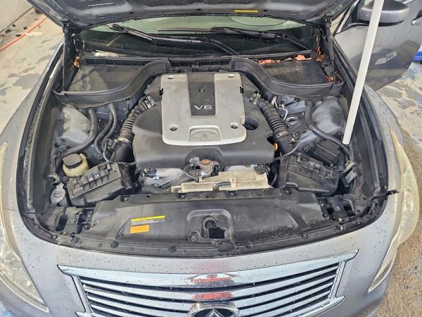 2012 INFINITI G25 — Engine bay
