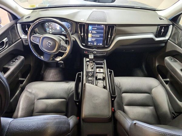 2019 VOLVO XC60 Momentum — CKPT