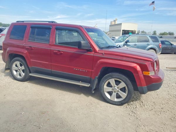 2015 JEEP PATRIOT Latitude — Passenger 3/4