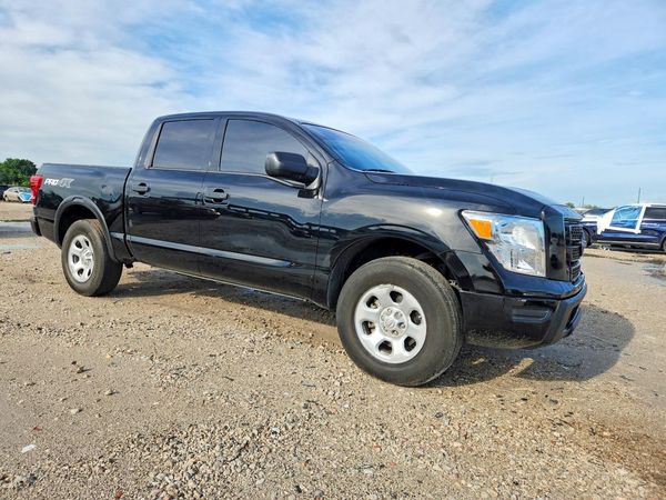 2023 NISSAN TITAN Crew Cab — Passenger 3/4