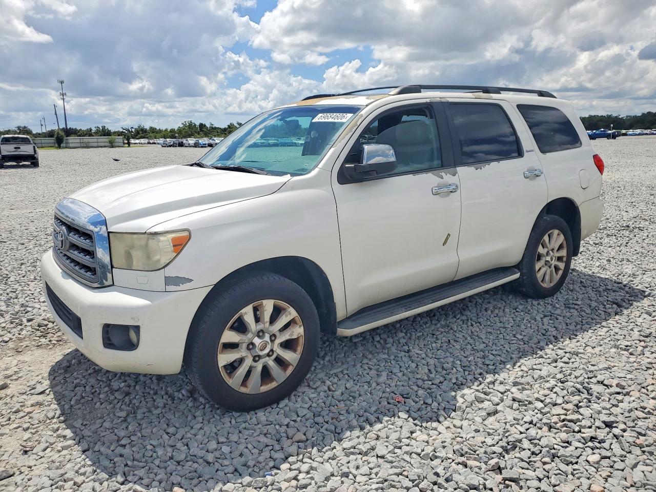 2015 TOYOTA SEQUOIA Platinum Grade — Front 3/4