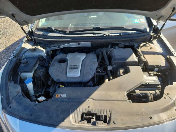 2015 HYUNDAI SONATA SE, ECO — Engine bay