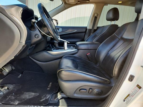 2017 INFINITI QX60 — DENT