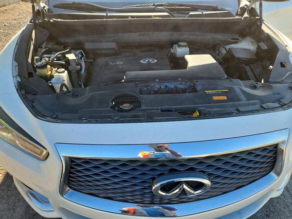 2017 INFINITI QX60 — Engine bay