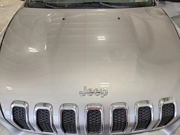 2018 JEEP CHEROKEE Latitude Plus — Engine bay