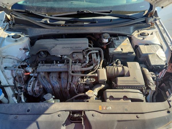 2021 HYUNDAI ELANTRA SEL w/ Convenience Pkg — Engine bay