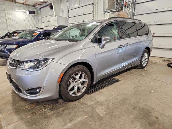 2017 CHRYSLER PACIFICA — DSFA — Front 3/4