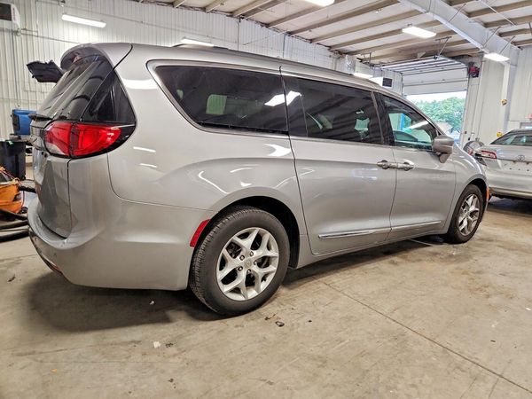 2017 CHRYSLER PACIFICA Touring L — PSRA