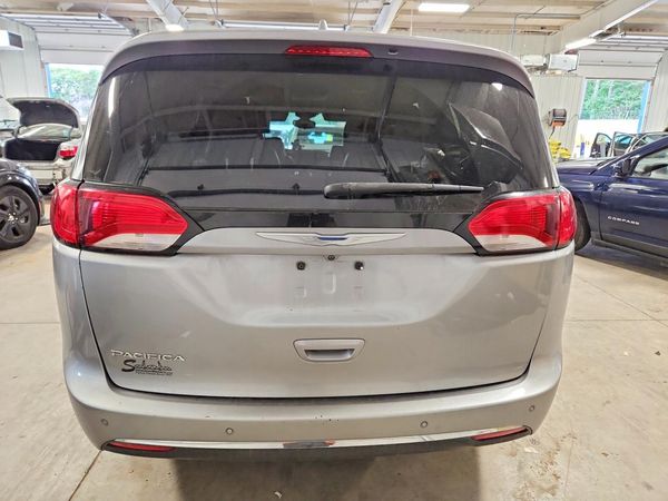 2017 CHRYSLER PACIFICA Touring L — DIRR