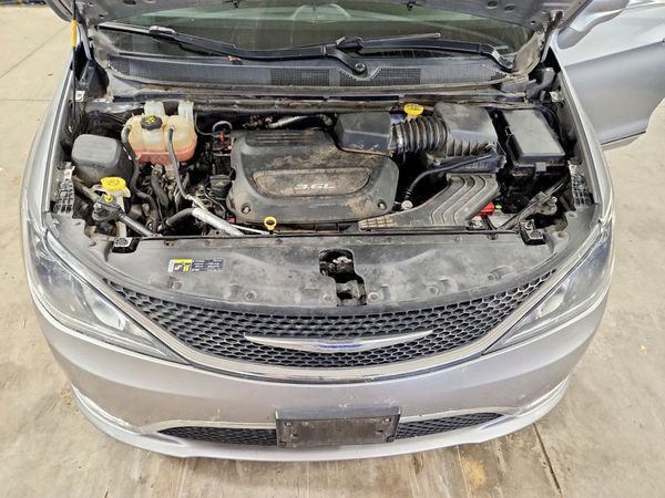 2017 CHRYSLER PACIFICA Touring L — Engine bay