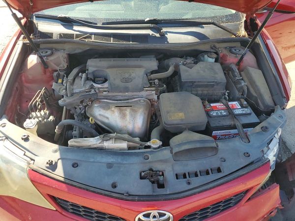 2012 TOYOTA CAMRY — Engine bay