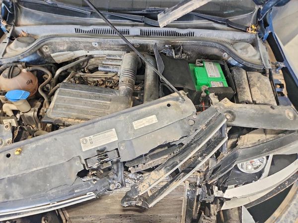 2017 VOLKSWAGEN JETTA SE — Engine bay