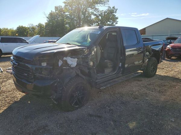 2021 CHEVROLET SILVERADO Trail Boss - LT — Front 3/4
