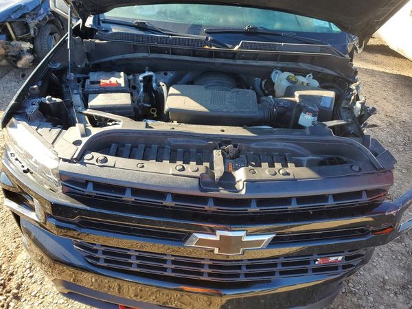 2021 CHEVROLET SILVERADO Trail Boss - LT — Engine bay