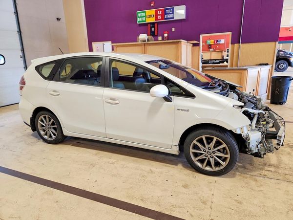 2015 TOYOTA PRIUS — Passenger 3/4