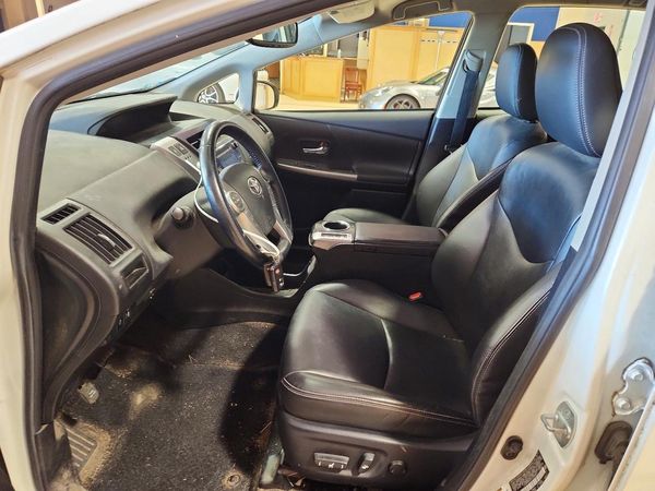 2015 TOYOTA PRIUS — DENT