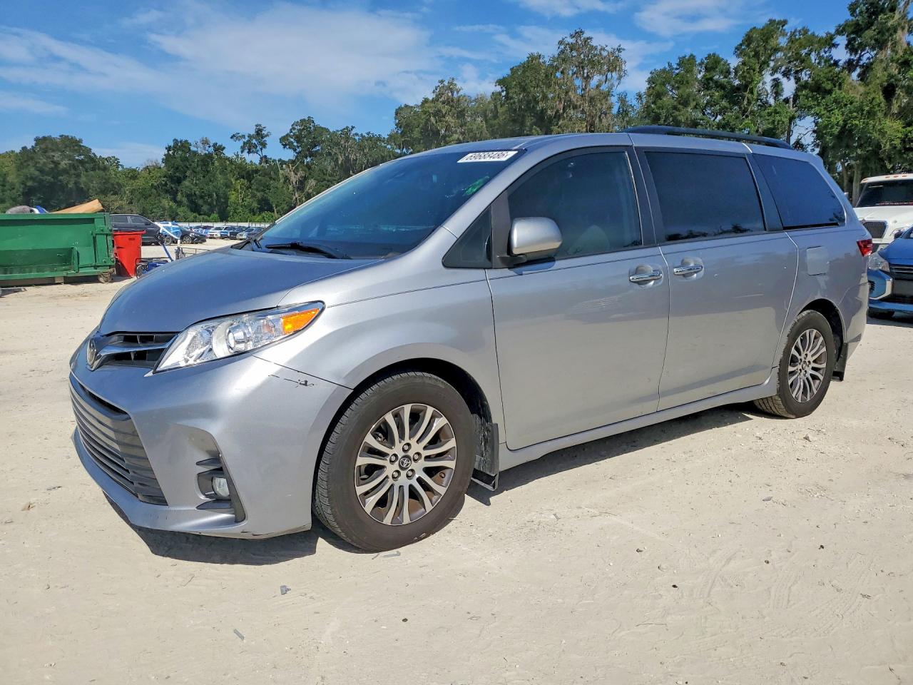 2018 TOYOTA SIENNA — Front 3/4