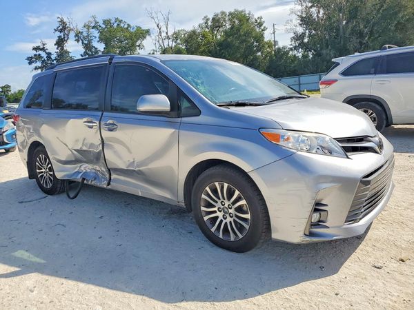 2018 TOYOTA SIENNA — Passenger 3/4