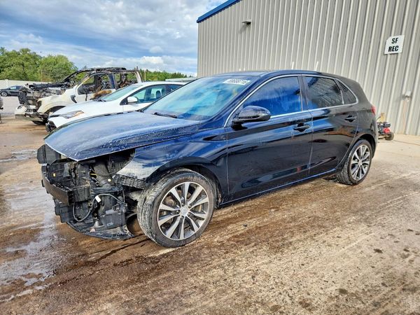 2018 HYUNDAI ELANTRA Elantra GT — Front 3/4
