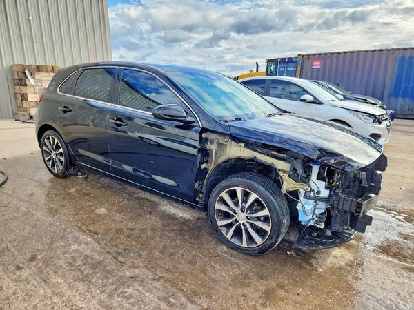 2018 HYUNDAI ELANTRA Elantra GT — Passenger 3/4