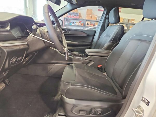 2025 JEEP GRAND CHEROKEE Laredo, Altitude — DENT