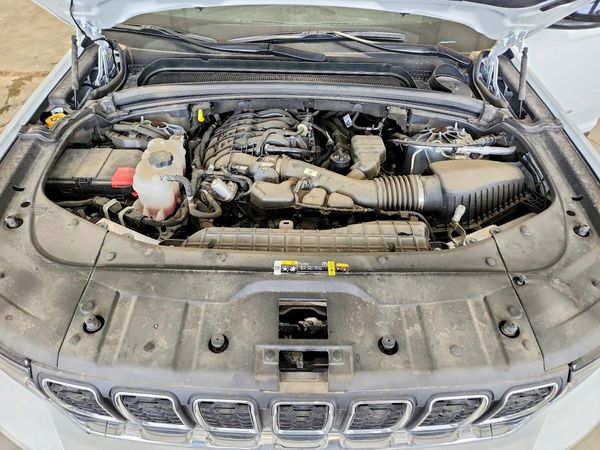 2025 JEEP GRAND CHEROKEE Laredo, Altitude — Engine bay