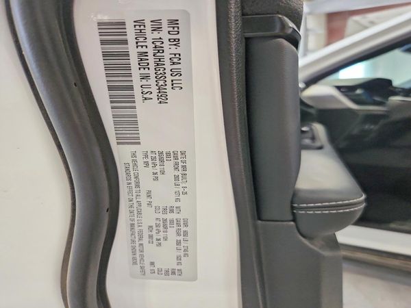 2025 JEEP GRAND CHEROKEE Laredo, Altitude — VINS