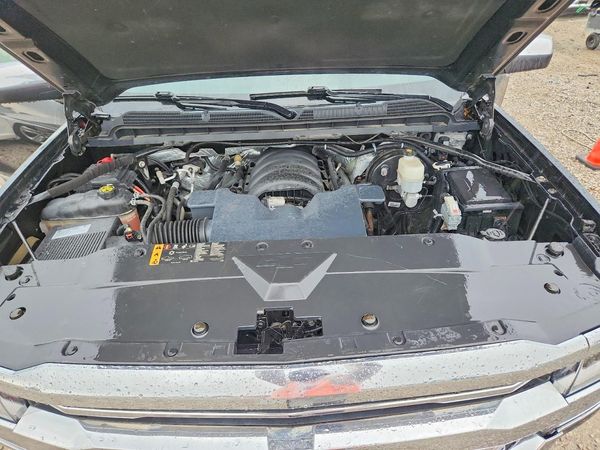 2017 CHEVROLET SILVERADO High Country — Engine bay