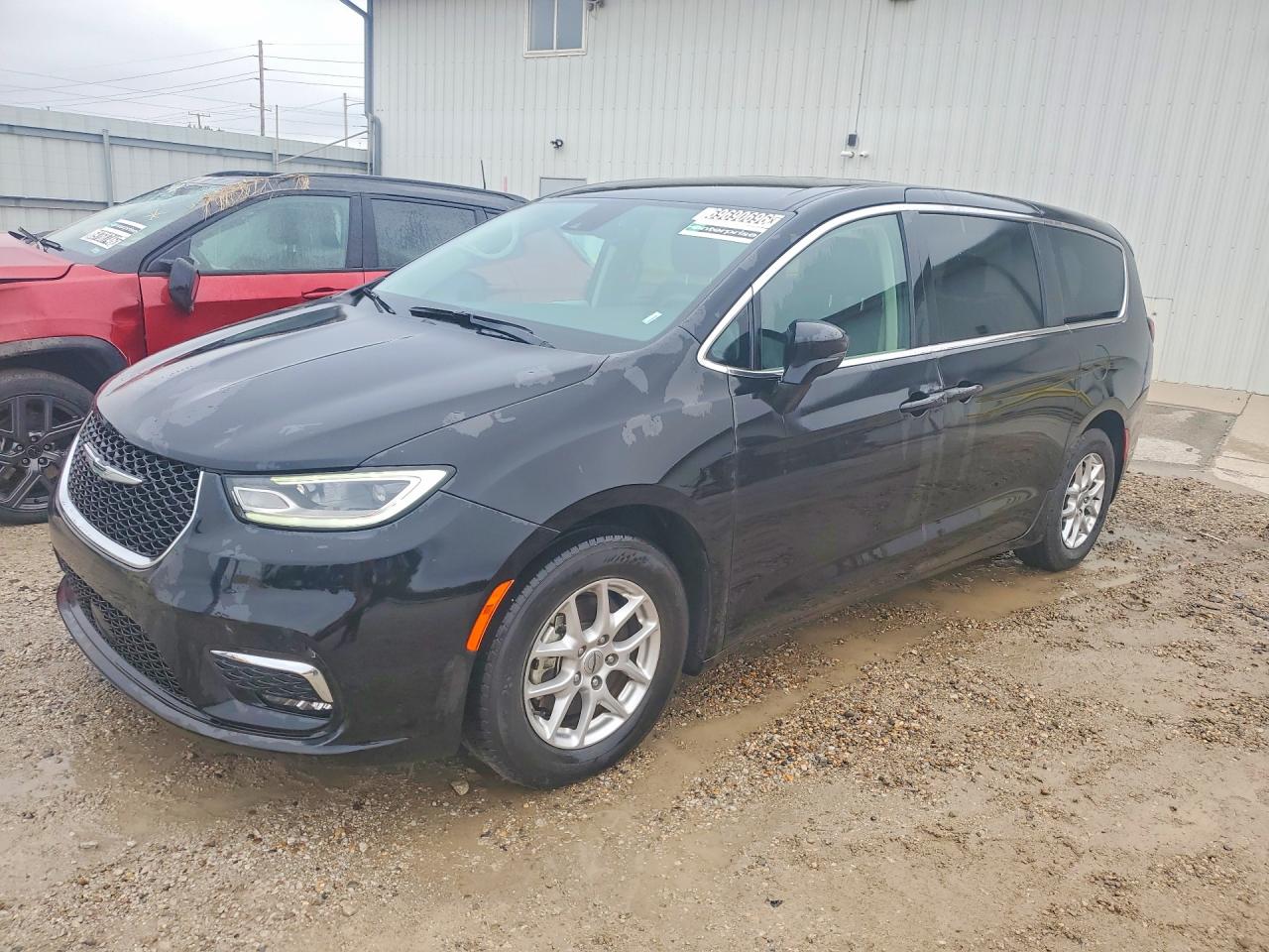 2024 CHRYSLER PACIFICA Touring L — Front 3/4